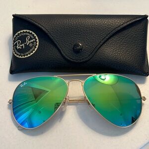 Ray-Ban Aviator Large Metal Sunglasses with Green Flash Lenses and Gold Frames!